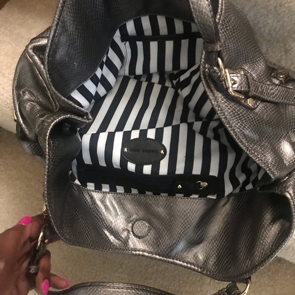 Gianni Bini Large Metallic Handbag with Gold-tone Hardware - Picture 8 of 11